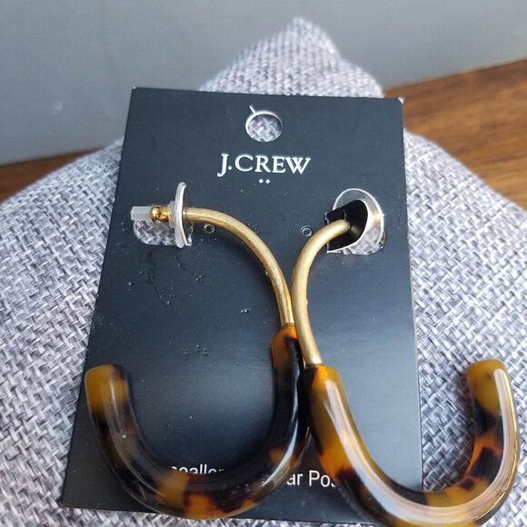 NWT J Crew Gold Tone Tortoise 1/2 Hoop Stud Earrings - Picture 2 of 7